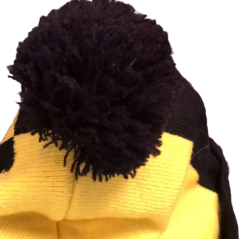 Harry Potter Hufflepuffer Navy & Yellow knit hat w/ pom pom NWOT